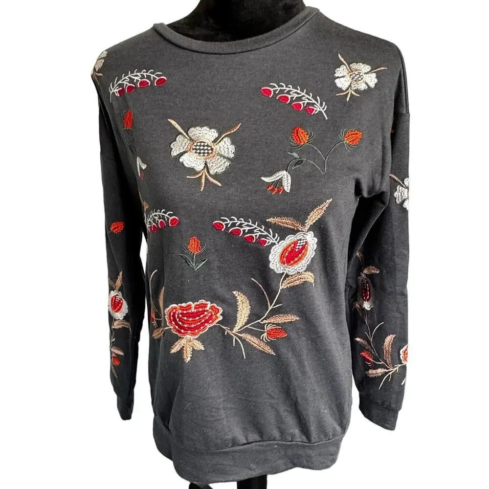 Brickyard Buffalo Floral Embroidered Pullover‎